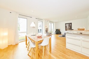 Apartment, Ground Floor | Living area | Flat-screen TV - Auszeit (Bernkastel-Kues)