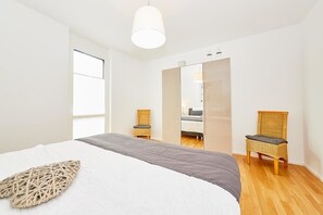 Apartment, Erdgeschoss | Schreibtisch, Bügeleisen/Bügelbrett, kostenloses WLAN, Bettwäsche