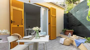 Monolocale, lato giardino | Terrazza/patio