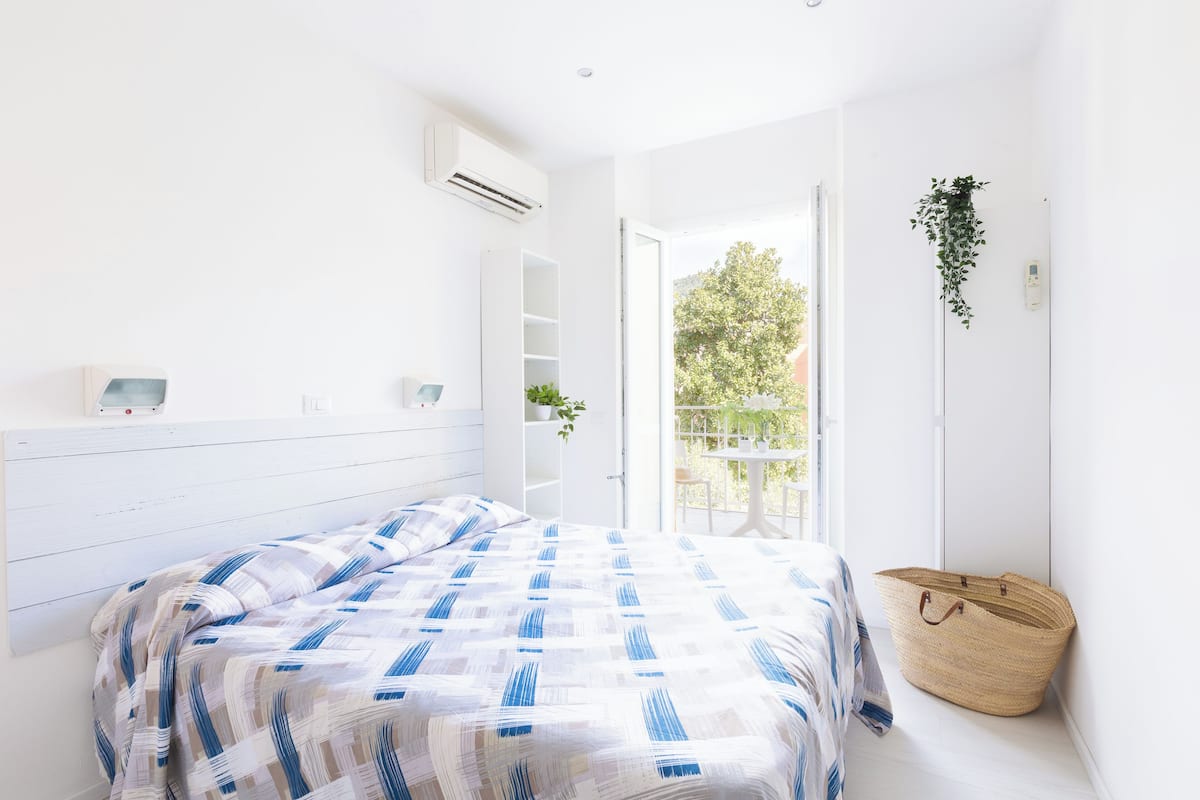 1 bedroom, in-room safe, soundproofing, free WiFi