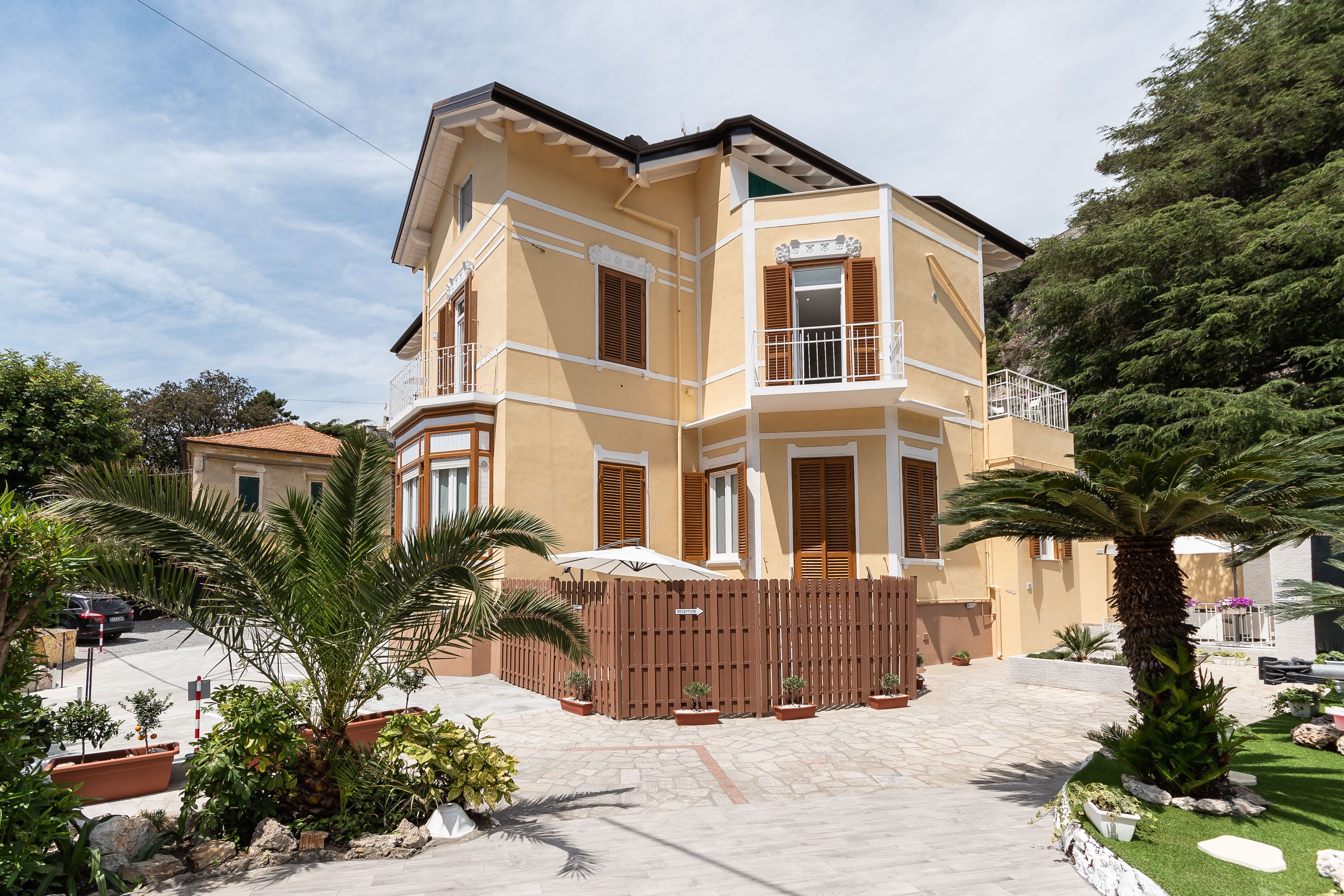 ด้านหน้าที่พัก