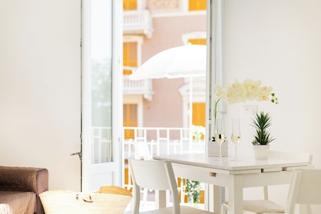 Estudio, balcón | Terraza o patio