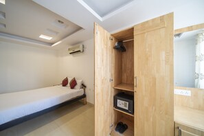 Deluxe Double Room | Safe - Apollo 27 (Bengaluru)