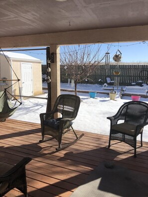 Terrace/patio - Beautiful Spacious 3 bedroom, 3 bath  full furnished Home (Pueblo)