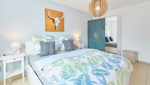 A bedroom with a bed, a nightstand, a lamp, a mirror, a wardrobe, and a wall-mounted artwork. - Bella Vista (Bernkastel-Kues)