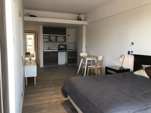 Executive Apartment, City View | 3 bedrooms, premium bedding, Select Comfort beds, minibar - Lujan Homes (Luján)