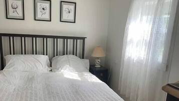 4 makuuhuonetta, silitysrauta/-lauta, Wi-Fi, vuodevaatteet