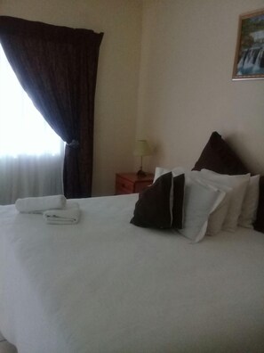 Bureau, draps fournis