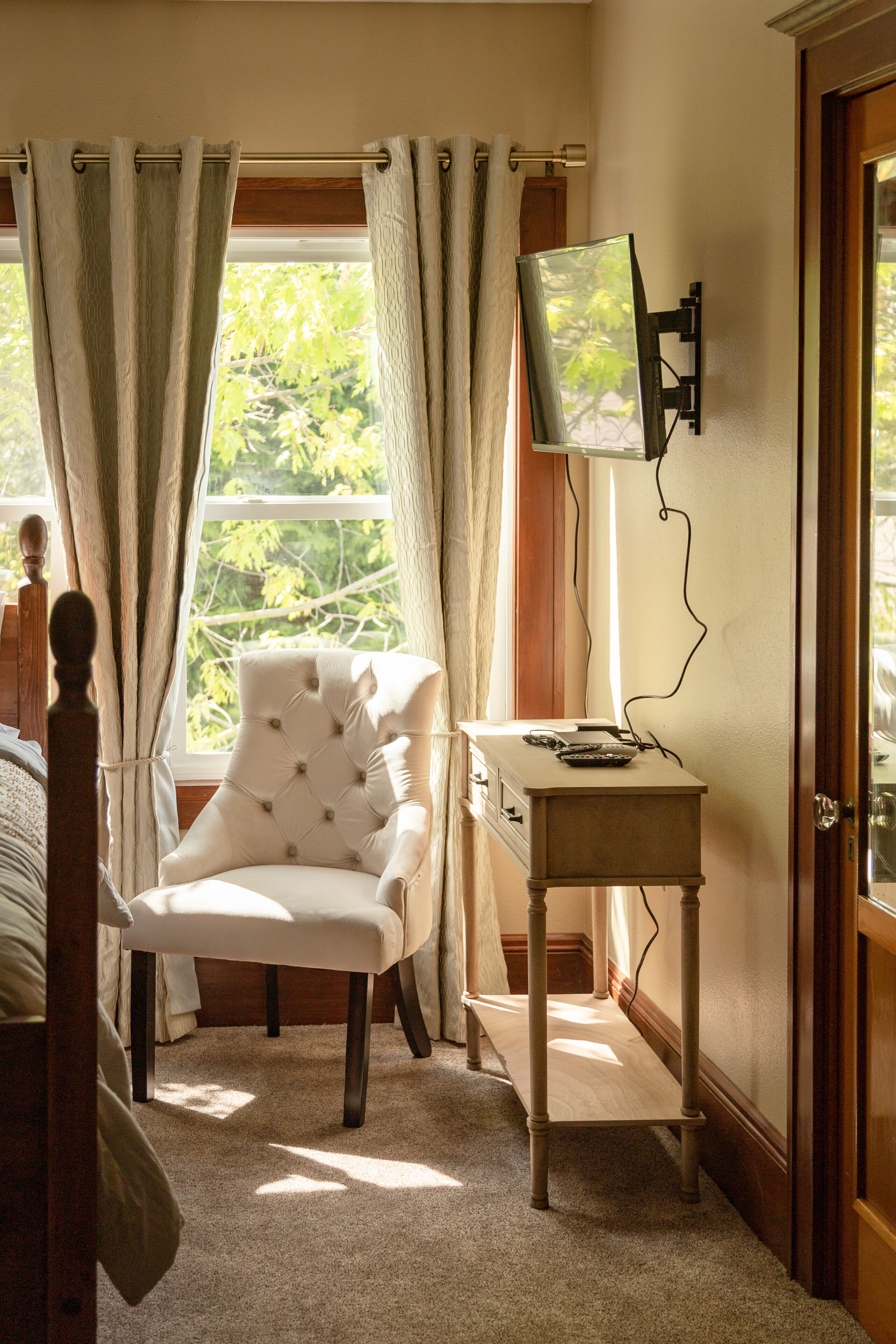 5 bedrooms, iron/ironing board, travel crib, free WiFi