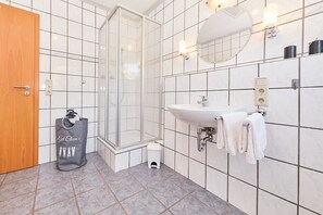 Departamento | Baño | Regadera, secadora de cabello, toallas 