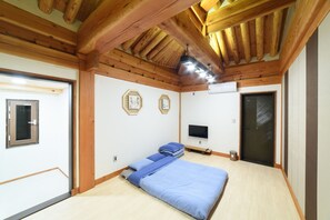 Studio Deluxe, 1 chambre, vue sur la montagne (Family Room) | Accès au Wi-Fi (inclus)