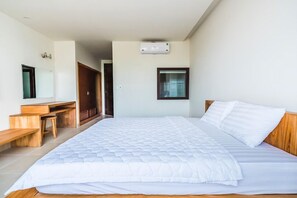 Deluxe Double Room | Desk, free WiFi, bed sheets - Opal Boutique Villa (Da Nang)
