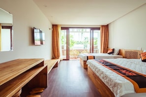 Deluxe Triple Room | Desk, free WiFi, bed sheets - Opal Boutique Villa (Da Nang)