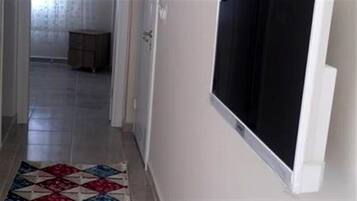 Appartement, 1 slaapkamer | Een bureau, gratis wifi, beddengoed