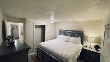 3 室のベッドルーム、アイロン / アイロン台、旅行用ベビーベッド、WiFi (無料)