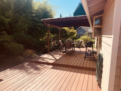 Beautiful 3 bedroom/2 bath + bonus room! 