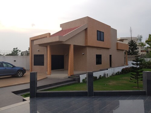 Villa Hervano in Kpogan, 20 min walk to the beach from the beach