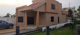 Villa Hervano in Kpogan, 20 min walk to the beach from the beach