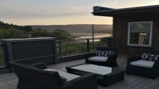 A deck with outdoor furniture and a view of the landscape. - Solferie Justnesskauen 21 (Kristiansand)