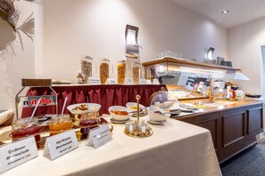 Daily buffet breakfast for a fee