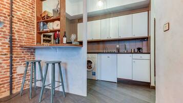 Căn hộ, 2 phòng ngủ (El Loft Industrial) | Bếp riêng | Dụng cụ pha espresso, tủ lạnh, lò vi sóng, bếp nấu