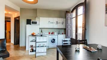 Departamento, 2 habitaciones (El Mirador) | Cocina privada | Refrigerador con congelador, microondas y parrilla de estufa