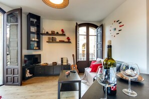 Apartamento, 2 habitaciones (El Mirador) | Zona de estar | Una televisión de pantalla plana