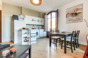 Apartamento, 2 habitaciones (El Mirador) | Cocina privada | Frigorífico grande, microondas y placa de cocina