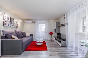 Apartment, 1 Bedroom | Living room | Flat-screen TV - Fiorello Apartment (Rijeka)