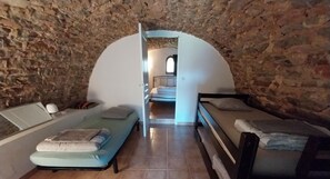 13 habitaciones, tabla de planchar con plancha, cuna de viaje y wifi 