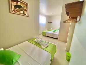 標準三人房 | 獨特裝潢、布置獨特、筆電工作空間、折疊床/加床