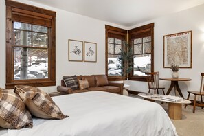 3 chambres, fer et planche à repasser, Wi-Fi, draps fournis