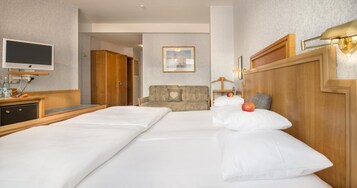 双人房 | 迷你吧、客房内保险箱、办公桌、遮光窗帘