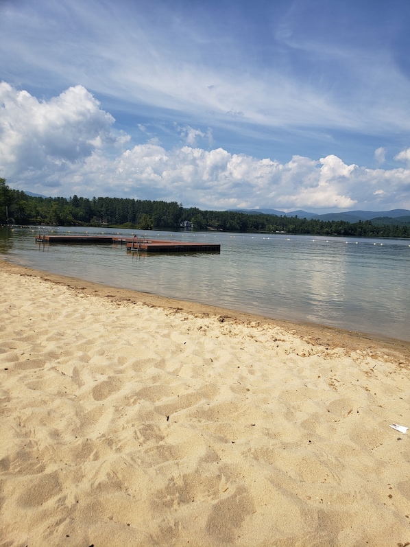Beach nearby, sun loungers, beach towels