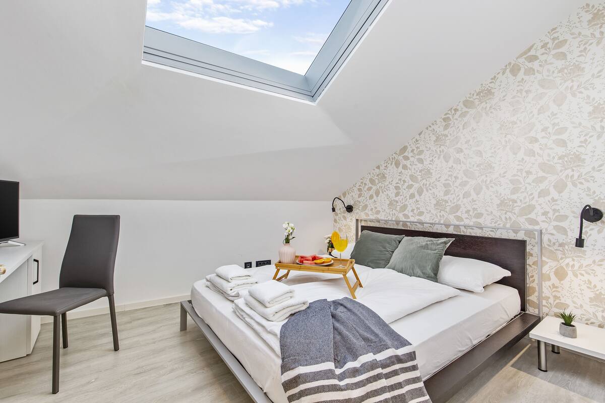 Double Room (1) | Iron/ironing board, WiFi (free), bed sheets