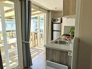 Chalet, 3 Bedrooms, Terrace | Private kitchen | Full-sized fridge, stovetop, coffee/tea maker, electric kettle