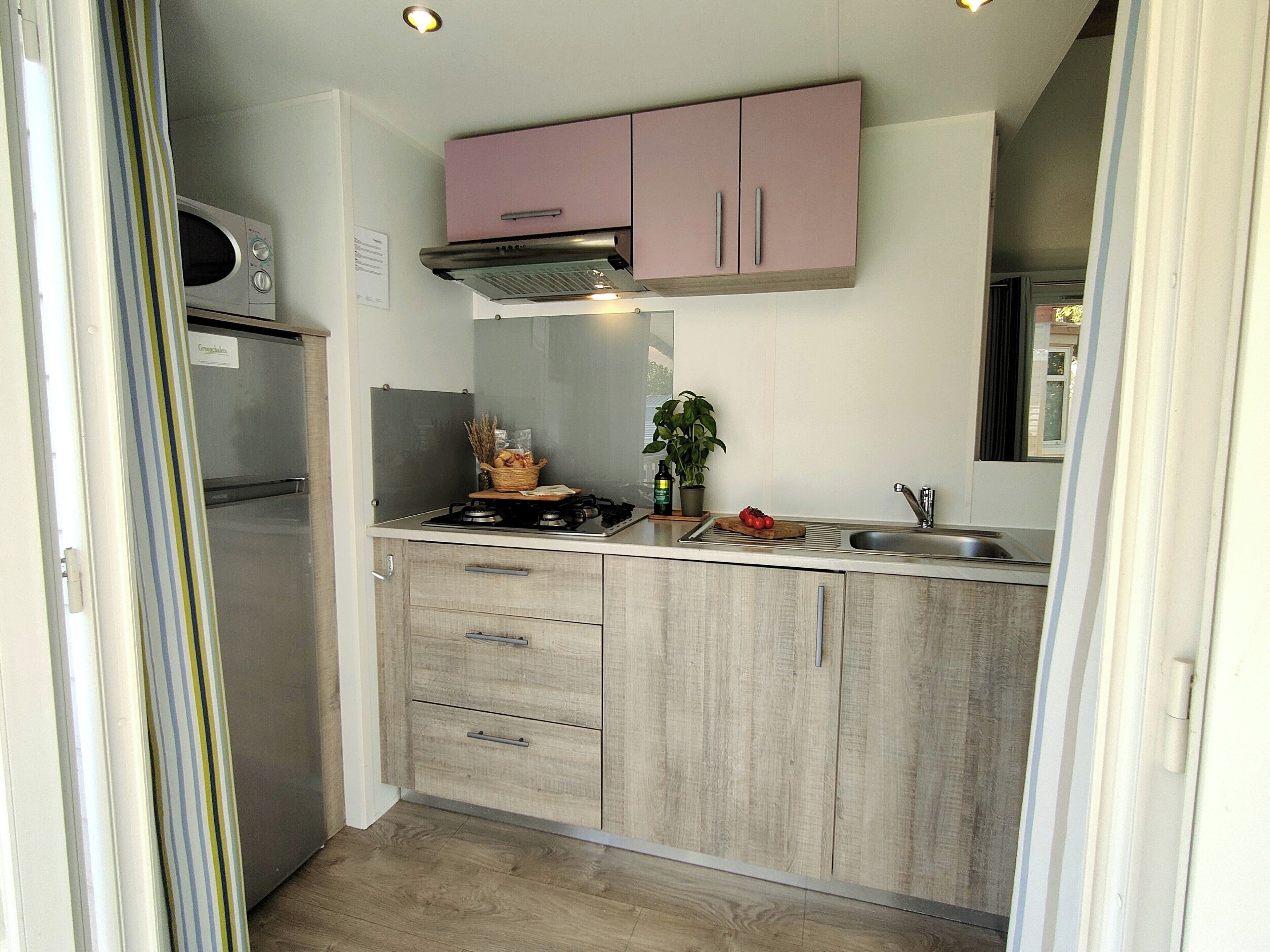 Chalet, 3 Bedrooms, Terrace | Private kitchen | Full-size fridge, stovetop, coffee/tea maker, electric kettle