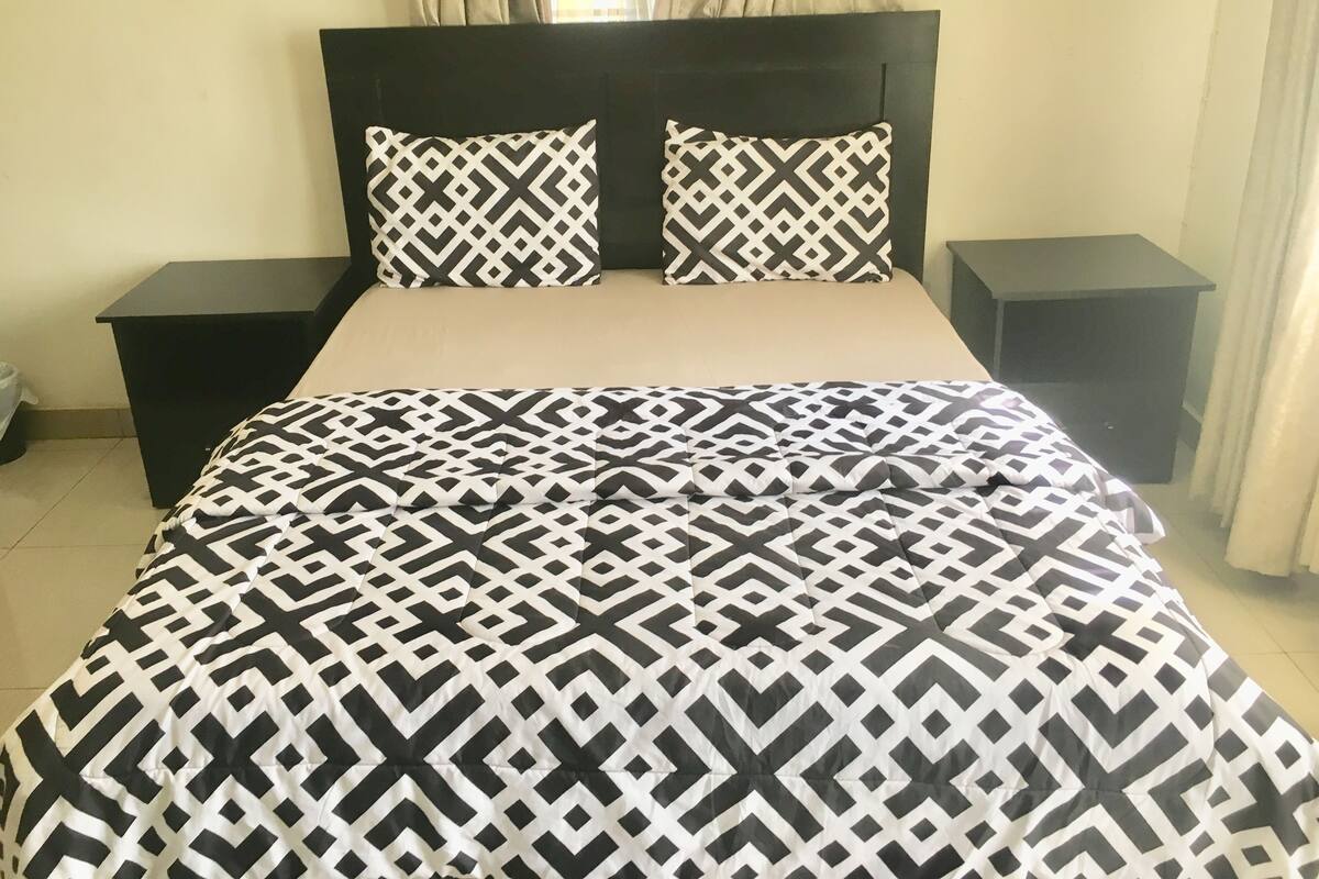 Desk, free WiFi, bed sheets
