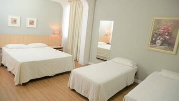 Minibar, escritorio, cortinas blackout y wifi gratis