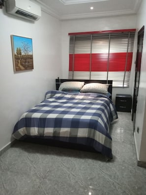 Apartament | 2 dormitoris, planxa i posts de planxar, wifi gratuïta i roba de llit