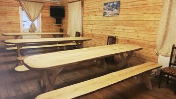 Tägliches Frühstücksbuffet gegen Gebühr