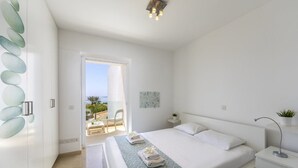 Villa, 4 habitaciones, piscina privada | 4 dormitorios, escritorio, tabla de planchar con plancha y wifi gratis