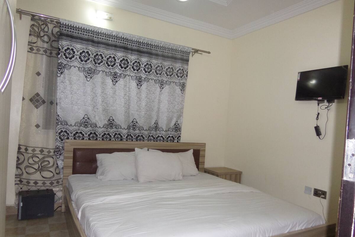 Apartment, 2 Bedrooms | Meja, seterika/papan seterika, Wi-fi percuma, cadar katil