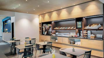 Bar (trong khuôn viên)