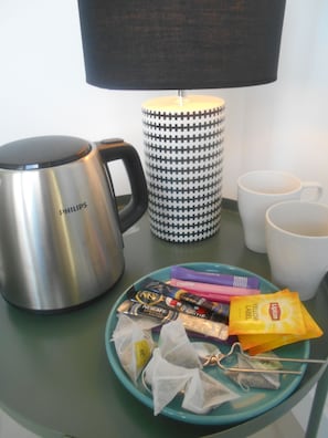 Coffee and/or coffee maker - Chambres d'Hotes Les Palmiers (Gluiras)