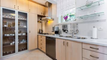 Apartment | Private kitchen | Fridge, microwave, oven, stovetop