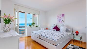 Apartamento | Escrivaninha, espaço de trabalho para notebook, quartos à prova de som