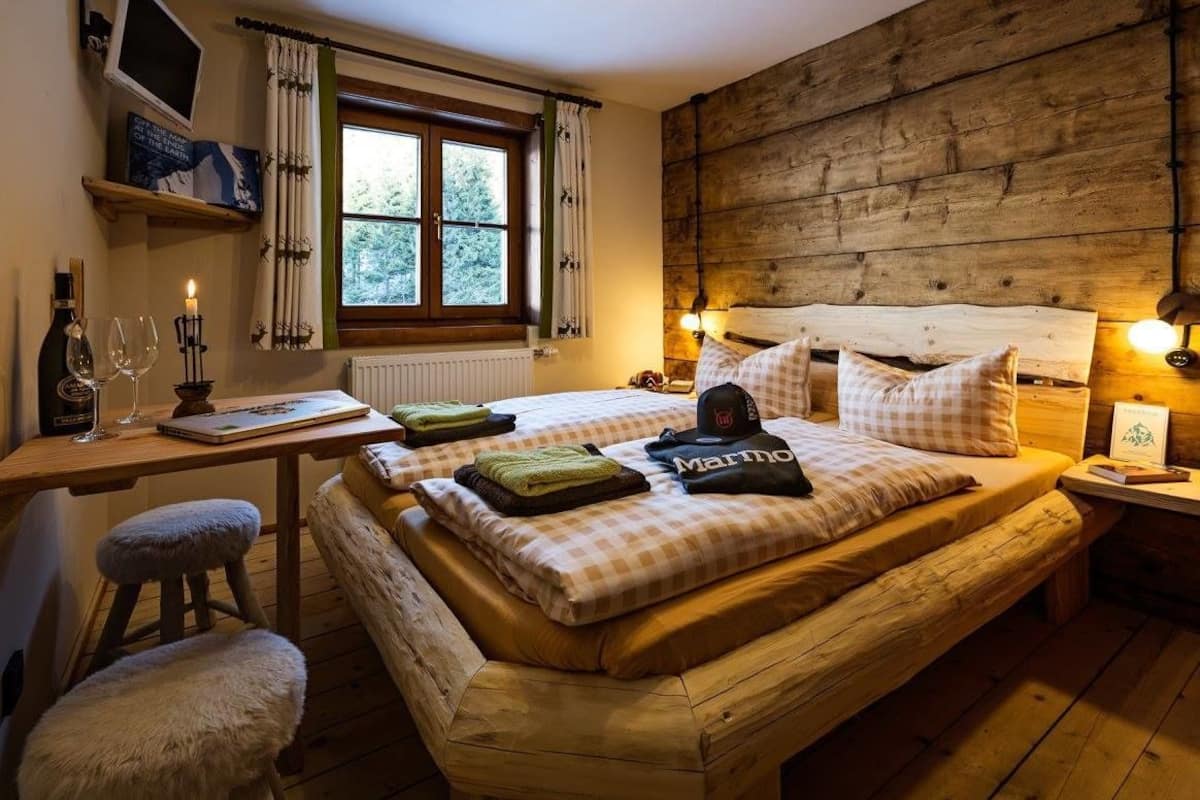 Basic Double Room | Dilengkapkan perabot secara berasingan, Wi-fi percuma, cadar katil