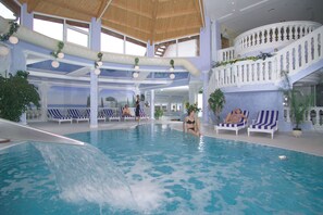 Indoor pool, sun loungers