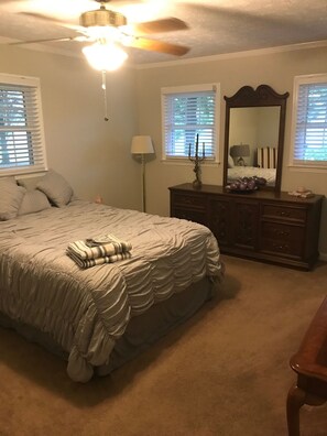 3 bedrooms, iron/ironing board, free WiFi, bed sheets